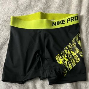 Nike Pro Neon Green (S)